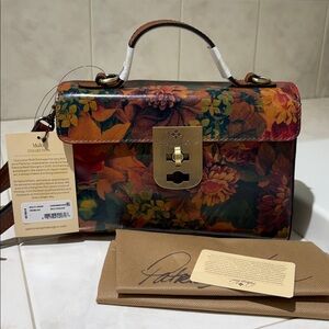 Patricia Nash Carisbrooke Leather Satchel / Twist Lock Closure & Shoulder Strap